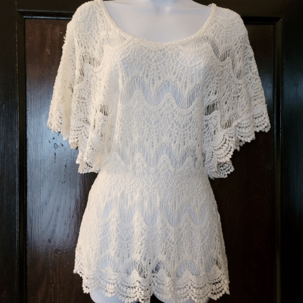 Romantic White Chantilly Lace top with flutter sleeves Sz M
